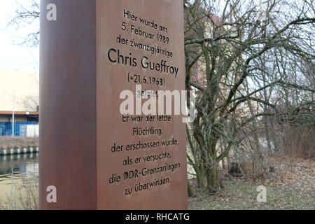 31 Januar 2019, Deutschland (Deutsch), Berlin: Die Gedenkstätte Spalte am Britzer Zweig canal erinnert an Chris Gueffroy, der letzte Flüchtling an der Berliner Mauer erschossen. Vor 30 Jahren, am 5. Februar 1989, die junge Ost Berliner starb, als wollte er die Grenzanlagen mit einem Freund zu überwinden. Foto: Sven Braun/dpa Stockfoto