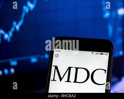 Kiew, Ukraine. 2 Feb, 2019. MDC Holdings Company Logo gesehen auf einem Smartphone angezeigt. Quelle: Igor Golovniov/SOPA Images/ZUMA Draht/Alamy leben Nachrichten Stockfoto