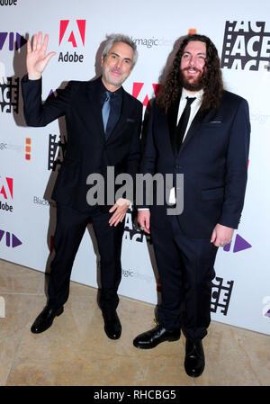 BEVERLY HILLS, Ca - 1. Februar: Direktor/co-editor Alfonso Cuaron und Co-editor Adam Gough besuchen ACE 69. jährliche Eddie Awards am 1. Februar 2019 Im Beverly Hilton Hotel in Beverly Hills, Kalifornien. Foto von Barry King/Alamy Stock Foto Stockfoto