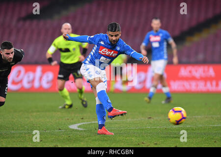 Neapel, Italien. 2. Februar 2019. Foto Cafaro/LaPresse 2 Febbraio 2019 Napoli, Italia sport calcio Napoli vs Sampdoria - Campionato di calcio Serie A TIM 2018/2019 - Stadio San Paolo. Nella Foto: Lorenzo Insigne (SSC Neapel) realizza La Rete del 2-0. Foto Cafaro/LaPresse Februar 2, 2019 Neapel, Italien Sport Fussball Napoli vs Sampdoria - Italienische Fußball-Liga einen TIM 2018/2019 - San Paolo Stadions. In der Pic: Lorenzo Insigne (SSC Neapel) Kerben die 2-0 Ziel. Credit: LaPresse/Alamy leben Nachrichten Stockfoto