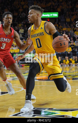 Wichita, Kansas, USA. 30 Jan, 2019. Wichita Zustand Shockers guard Dexter Dennis (0) übernimmt den Ball während der NCAA Basketball Spiel zwischen der SMU Mustangs und die Wichita State Shockers an Charles Koch Arena in Wichita, Kansas. Kendall Shaw/CSM/Alamy leben Nachrichten Stockfoto