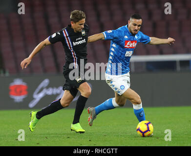 Stadio San Paolo, Neapel, Italien. 2 Feb, 2019. Serie A Fussball, Napoli gegen Sampdoria; Gaston Ramirez von Sampdoria und Nikola Maksimovic Napoli Credit: Aktion plus Sport/Alamy leben Nachrichten Stockfoto