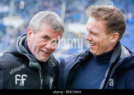 Sinsheim, Deutschland. 02 Feb, 2019. Fussball: Bundesliga 1899 Hoffenheim - Fortuna Düsseldorf, den 20. Spieltag in der PreZero Arena. Düsseldorf Trainer Friedhelm Funkel (l) und Hoffenheim Trainer Julian Nagelsmann sprechen. Foto: Uwe Anspach/dpa - WICHTIGER HINWEIS: In Übereinstimmung mit den Anforderungen der DFL Deutsche Fußball Liga oder der DFB Deutscher Fußball-Bund ist es untersagt, zu verwenden oder verwendet Fotos im Stadion und/oder das Spiel in Form von Bildern und/oder Videos - wie Foto Sequenzen getroffen haben./dpa/Alamy leben Nachrichten Stockfoto