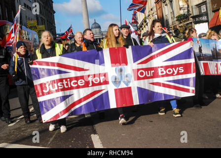 London, Großbritannien. 2. Februar 2019. Das Vereinigte Königreich gelbe Weste zu verlassen Europa. Eine kleine Rallye entlang Whitehall verpflichtet. Credit: Philip Robins/Alamy leben Nachrichten Stockfoto