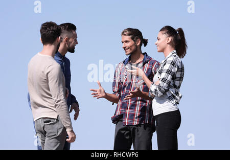 Kreative junge Leute, ihre Probleme diskutieren. Stockfoto