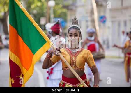 Gorizia, Italien - 27. August 2017: Tänzer der Sri Lanka traditionelle Dance Company auf der Stadt Straße während der internationalen Folklore Festival Stockfoto