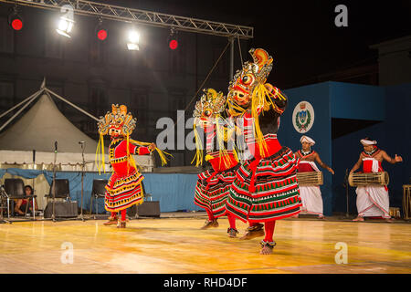 Gorizia, Italien - 26. August 2017: Tänzer der Sri Lanka traditionelle Dance Company in der Stadt Straße während der internationalen Folklore Festival Stockfoto