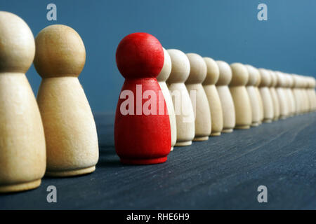 Heben Sie sich von der Masse ab. Individualität, Originalität und Einzigartigkeit. Stockfoto