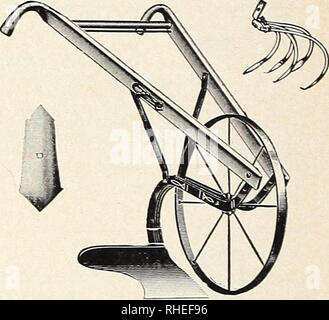 . Bolgiano's Frühjahr 1965 Katalog. Baumschulen (Gartenbau) Kataloge, Leuchtmittel (Pflanzen); Samen Kataloge Kataloge Kataloge; Gemüse; Gartengeräte und Zubehör Kataloge. Robust - langlebig Es hat immer eine Nachfrage für eine kleine robuste Garten Pflug mit moderaten Preisen, die es ermöglichen, für die kleinen Gärtner zu erwerben. Dieser Pflug hat alle Werkzeuge oder Teile, die notwendig sind, um die einwandfreie Funktion der Garten - zum Beispiel, hat es einen Pflug für Hilling und arbeiten im Garten im zeitigen Frühjahr; es hat einen grubber und einer Hacke. Es ist in jedem Detail. Wir haben Sie von den Hunderten verkauft gerne c Stockfoto