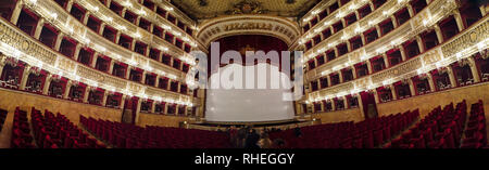 Die Real Teatro di San Carlo (Königliches Theater von Saint Charles), seinen ursprünglichen Namen unter den Bourbon Monarchie, sondern heute als einfach das Teatro di Sa Stockfoto