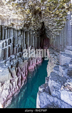 Blick in das Innere des Fingal Höhle auf der Insel Staffa Inneren Hebriden Schottland Großbritannien Stockfoto