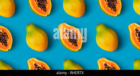 Papaya nahtlose Muster auf blaue Farbe Hintergrund Stockfoto
