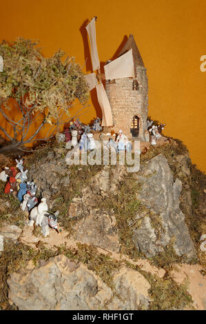 Kinderkrippe Figuren und Szenen in der Provence gemacht. Hier provenzalischen Mühle Szene auf einem Hügel mit Santons. La Garde-Freinet (Var, Frankreich) Stockfoto