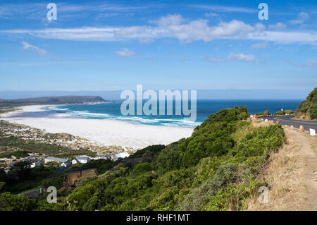 Das Ende des Chapman's Peak Drive. Schöne Panorama Blick auf den Strand von Noordhoek, Südafrika. Stockfoto