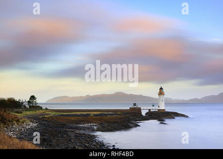 Rubha nan Gall Leuchtturm auf der Insel Mull bei Sonnenaufgang eingefangen. Stockfoto