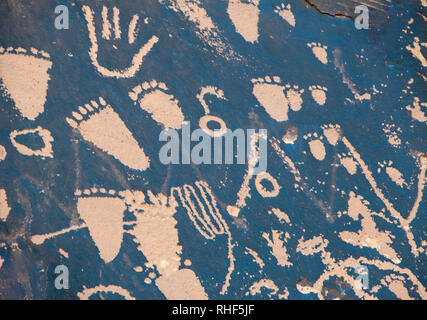 Petroglyphen von Newspaper Rock in UT 211 in der Nähe von Monticello in Utah, USA Stockfoto