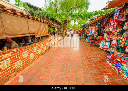 Los Angeles, Kalifornien, Vereinigte Staaten - 9. August 2018: El Paseo, ein mexikanisches Restaurant und der traditionelle Markt entlang der Olvera Street, eine Fußgängerzone Stockfoto