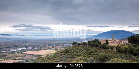 Blick von Süden Umbrien Tal von Trevi, Italien gesehen. Stockfoto