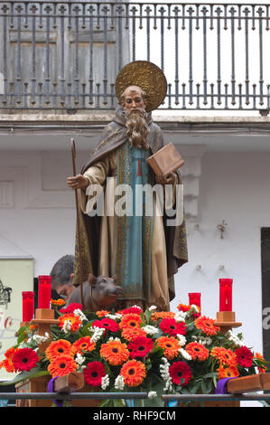 Religiöse schnitzen in Holz von San Antonio Abad am Tag der Segnung der Tiere im Januar Stockfoto