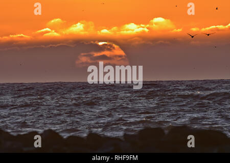 Sonnenuntergang über Pacific Coast Stockfoto