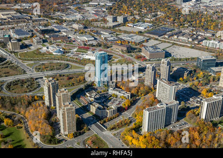 Luftbild bei Eglinton Avenue und Don Valley Parkway in Toronto, Ontario, Kanada Stockfoto