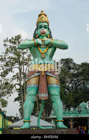 Kuala Lumpur Batu Höhlen, Selangor/Malaysia - 21. Juli 2018: Riesige Hindu Statue von Lord Hanuman am Batu Höhlen in Kuala Lumpur in Malaysia Stockfoto