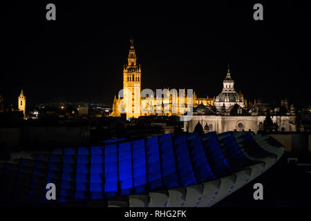 Metropol Parasol bei Nacht, Sevilla, Spanien, Februar 2019 Stockfoto