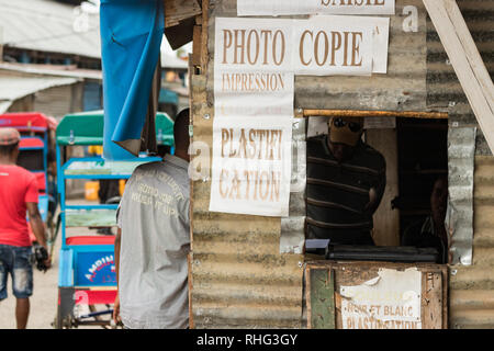 Toliara, Madagaskar - 10. Januar 2019: Ein rustikales Fotokopie im City Center in Toliara, Madagaskar zu speichern und zu drucken. Stockfoto