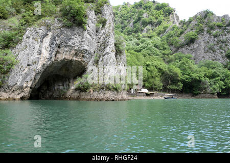 Matka See in Matka Canyon. Touristische Attraktion in der Nähe von Skopje, Mazedonien. Stockfoto