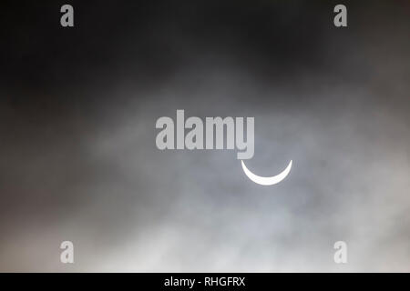 Partielle Sonnenfinsternis im März 2015, aufgenommen von Worthing, West Sussex Stockfoto
