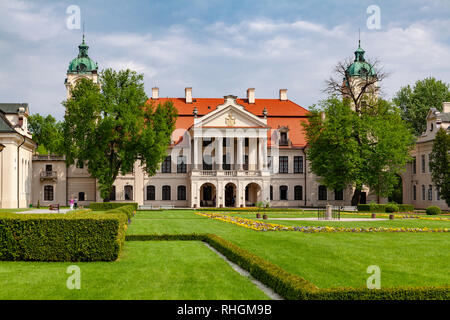 Schloss und Park Zamoyski Residenz im Dorf Kozłówka, Polen, Europa. Stockfoto