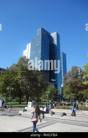 Der Gallileo-Wolkenkratzer im Bahnhofsviertel von Frankfurt am Main. Das Gebäude ist derzeit von der Commerzbank besetzt. Stockfoto