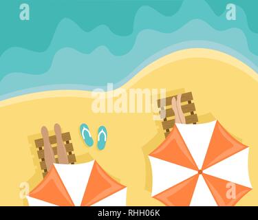 Strand mit Menschen liegen auf Liegestühlen und Sonnenschirmen. Flache Vector Illustration. Ansicht von oben Stock Vektor
