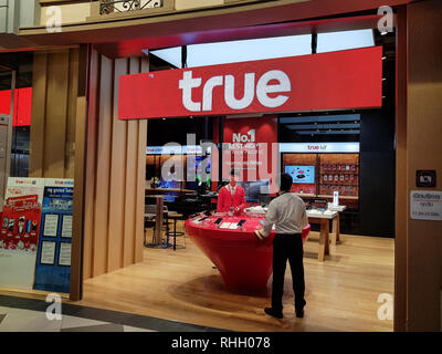 Chon Buri, Thailand - Dezember 21, 2018: True move Shop Service für Kunden und Mitarbeiter, Stift 21 Pattaya Branch. Wahre Corporation Public Company L Stockfoto