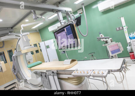 Digitale Subtraktionsangiographie, DSA-Labor, Op mit X-ray Medizintechnik im Krankenhaus. Stockfoto