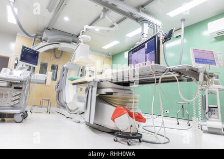 Digitale Subtraktionsangiographie, DSA-Labor, Op mit X-ray Medizintechnik im Krankenhaus. Stockfoto