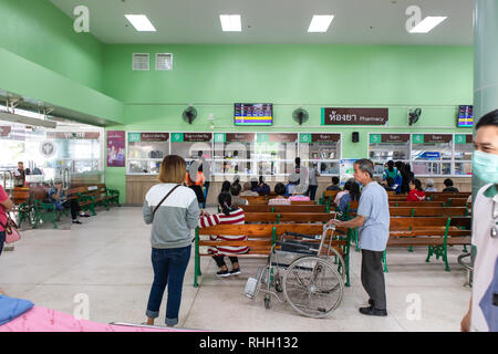 Krankenhaus, Lampang Lampang, Thailand - Januar 18, 2019: Die Menschen warten auf Drogen im Abfüllraum in Lampang, Krankenhaus. Stockfoto