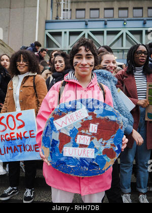 Januar 2019 - Brüssel, Belgien: Student mit einem handgefertigten Poster mit Slogan in einem Protestmarsch für den Klimawandel der Jugend für Klima Bewegung Stockfoto