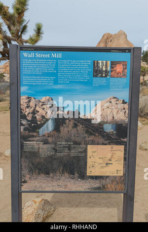 Wall Street Mühle Informationen anmelden Joshua Tree National Park, Kalifornien, USA Stockfoto