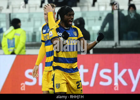 Gervinho von Parma feiert nach dem Scoring Das Ziel der letzten 3-3 während der Serie A 2018/2019 Fußballspiel zwischen Juventus Turin und Parma bei der Allianz Stockfoto