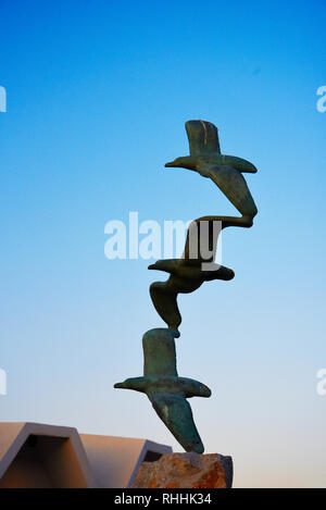 Sea Bird Skulptur auf Mandraki Hafen auf der Dodekanes Insel Rhodos Stockfoto