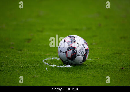 Leverkusen, Deutschland. 2. Feb 2019. Bundesliga, Spieltag 20, Bayer 04 Leverkusen vs FC Bayern Muenchen: Ball mit urbaub. Credit: Jürgen Schwarz/Alamy leben Nachrichten Stockfoto