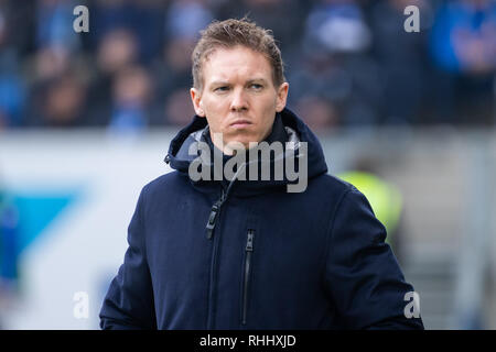 Sinsheim, Deutschland. 2 Feb, 2019. Die HOFFENHEIMER Trainer Julian Nagelsmann reagiert vor einem deutschen Bundesligaspiel zwischen TSG 1899 Hoffenheim und Fortuna Düsseldorf, in Sinsheim, Deutschland, Jan. 2, 2019. Credit: Kevin Voigt/Xinhua/Alamy leben Nachrichten Stockfoto