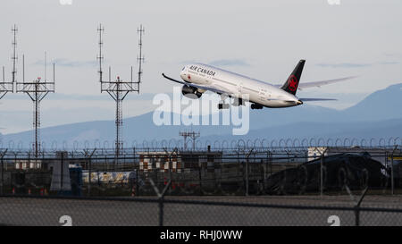 Richmond, British Columbia, Kanada. 2 Feb, 2019. Eine Air Canada Boeing 787-9 Dreamliner (C-FSBV) wide-Body Jet Airliner zieht aus Vancouver International Airport. Credit: bayne Stanley/ZUMA Draht/Alamy leben Nachrichten Stockfoto