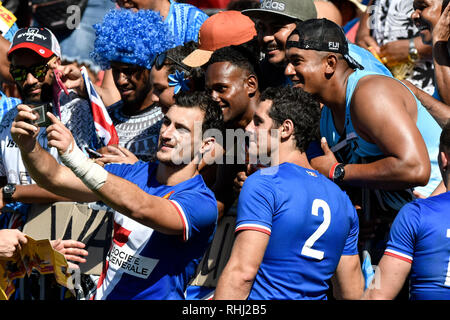 Makellos sauber, Stadion, Sydney, Australien. 3 Feb, 2019. HSBC Sydney Rugby Sevens; die französischen Spieler selfies nehmen mit der Masse Credit: Aktion plus Sport/Alamy leben Nachrichten Stockfoto