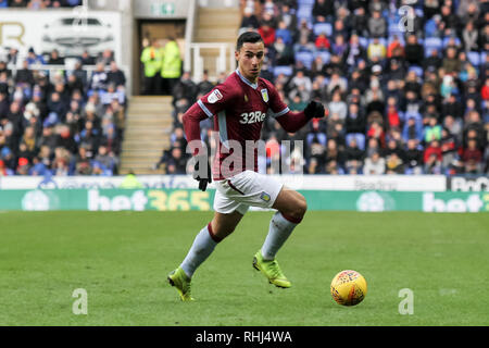 Reading, Großbritannien. 2. Feb 2019. Anwar El Ghazi von Aston Villa in Aktion während der efl Sky Bet Championship Match zwischen Lesen und Aston Villa im Madejski Stadium, Reading, England am 2. Februar 2019. Foto von Ken Funken. Nur die redaktionelle Nutzung, eine Lizenz für die gewerbliche Nutzung erforderlich. Keine Verwendung in Wetten, Spiele oder einer einzelnen Verein/Liga/player Publikationen. Credit: UK Sport Pics Ltd/Alamy leben Nachrichten Stockfoto