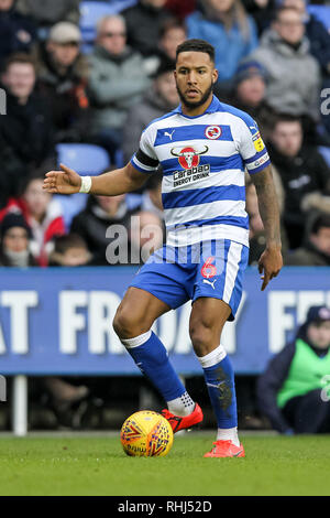 Reading, Großbritannien. 2. Feb 2019. Liam Moore von Reading FC in Aktion während der efl Sky Bet Championship Match zwischen Lesen und Aston Villa im Madejski Stadium, Reading, England am 2. Februar 2019. Foto von Ken Funken. Nur die redaktionelle Nutzung, eine Lizenz für die gewerbliche Nutzung erforderlich. Keine Verwendung in Wetten, Spiele oder einer einzelnen Verein/Liga/player Publikationen. Credit: UK Sport Pics Ltd/Alamy leben Nachrichten Stockfoto