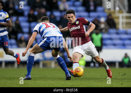 Reading, Großbritannien. 2. Feb 2019. John McGinn von Aston Villa ist von Matt Miazga von Reading FC während der efl Sky Bet Championship Match zwischen Lesen und Aston Villa im Madejski Stadium, Reading, England am 2. Februar 2019 in Frage gestellt. Foto von Ken Funken. Nur die redaktionelle Nutzung, eine Lizenz für die gewerbliche Nutzung erforderlich. Keine Verwendung in Wetten, Spiele oder einer einzelnen Verein/Liga/player Publikationen. Credit: UK Sport Pics Ltd/Alamy leben Nachrichten Stockfoto