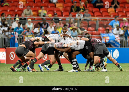 Makellos sauber, Stadion, Sydney, Australien. 3 Feb, 2019. HSBC Sydney Rugby Sevens; England und Fidschi; Kampf um Bronze; England und Fidschi im scrum Credit: Aktion plus Sport/Alamy leben Nachrichten Stockfoto