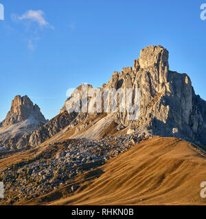 Anzeigen von Ra Guesla, Nuvolau und Averau von Passo Giau, Dolomiten, Belluno, Venetien, Italien Stockfoto